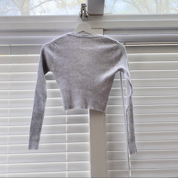 BRANDY MELVILLE long sleeve crop top - Picture 3 of 4